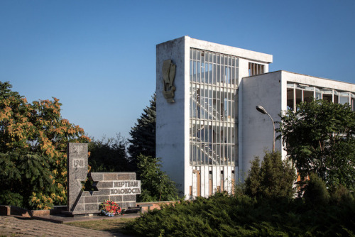 the-monumentalist: 136Holocaust MemorialBendery, Transnistria / Soviet UnionPhotograph by Darmon Ric