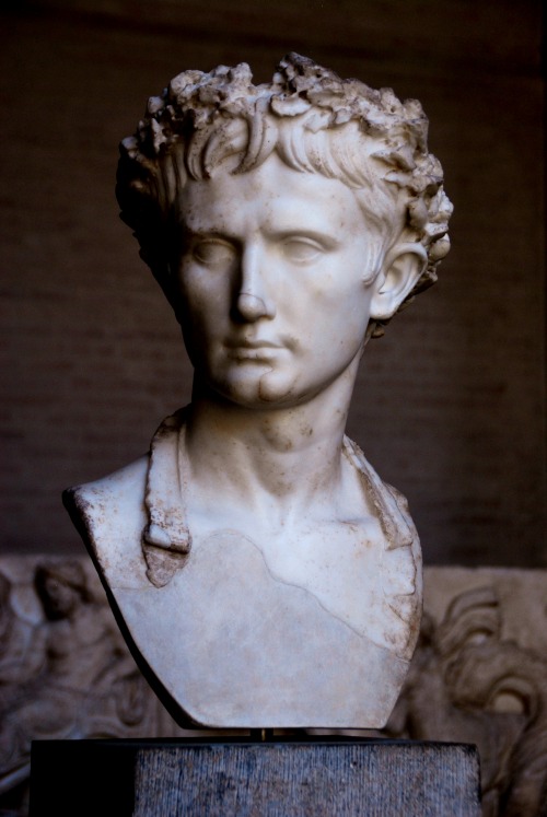 salomi:Augustus BevilacquaBust of emperor Augustus wearing the Corona Civica, period of his reign.- Glyptothek Munich. 