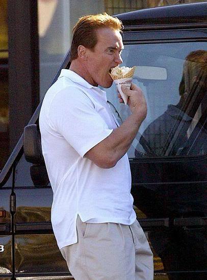 sinladillasenlalengua:Schwarzenegger no come helados. ¡Los mata!
