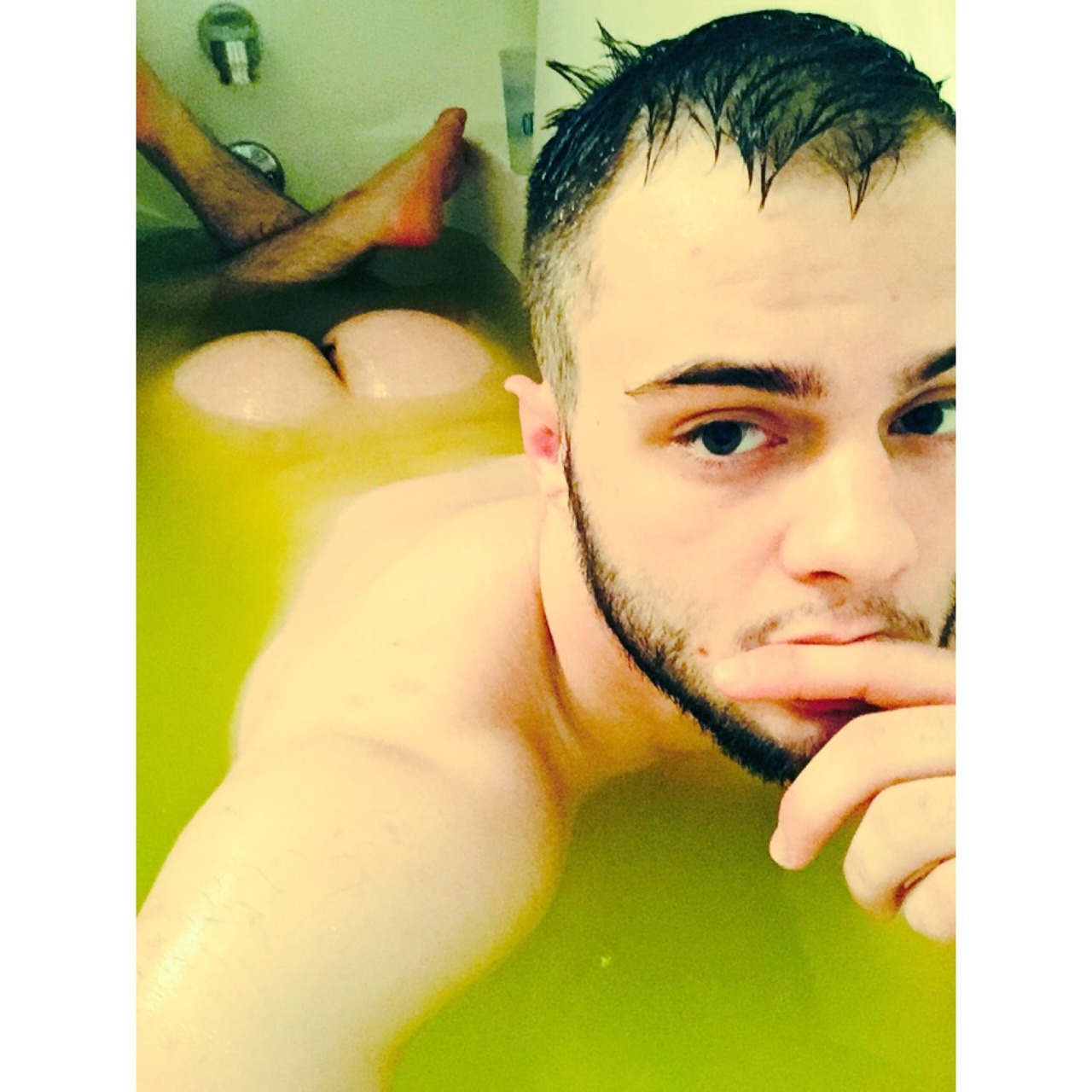 kawaiilley:Oh yeah and I bath bombed last night… It looked like glitter pee and