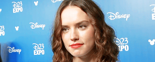 ivader:Daisy Ridley + that cute face she does