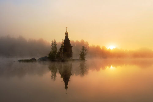 coffeepotsmokin: russianmonarchist:The church of St. Andrew on the Vuoksa River, Russia  omg