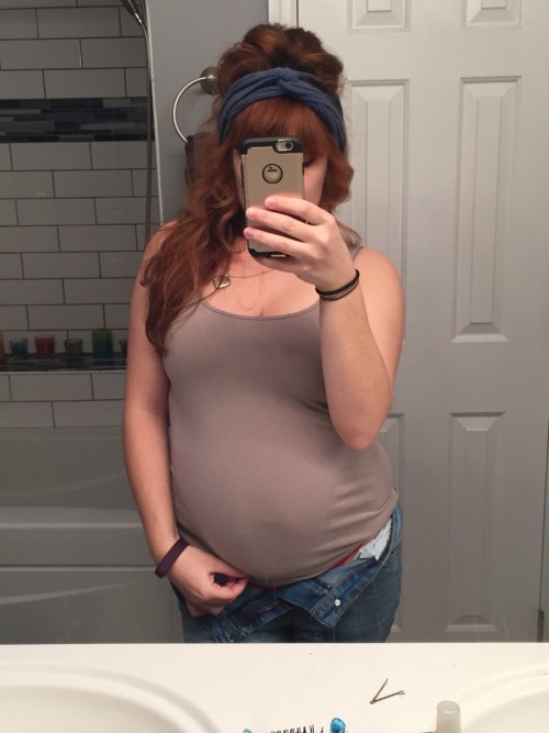 absinthelaveep: Pregnant peek-a-boo 