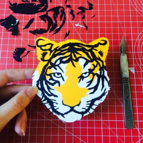  Remember when @PoppyChancellor recreated our iconic Tiger Necklace in paper? 