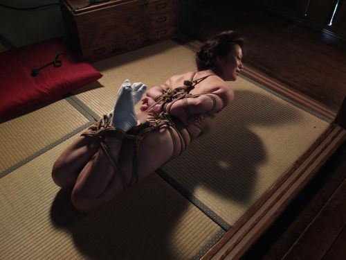 wokofentrails: Kinbaku &amp; Photo Naka Akira