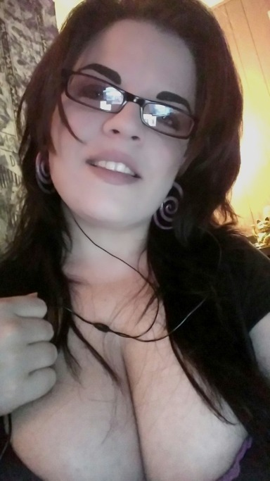 sadieharlot:  get my Skype ID on my blog!