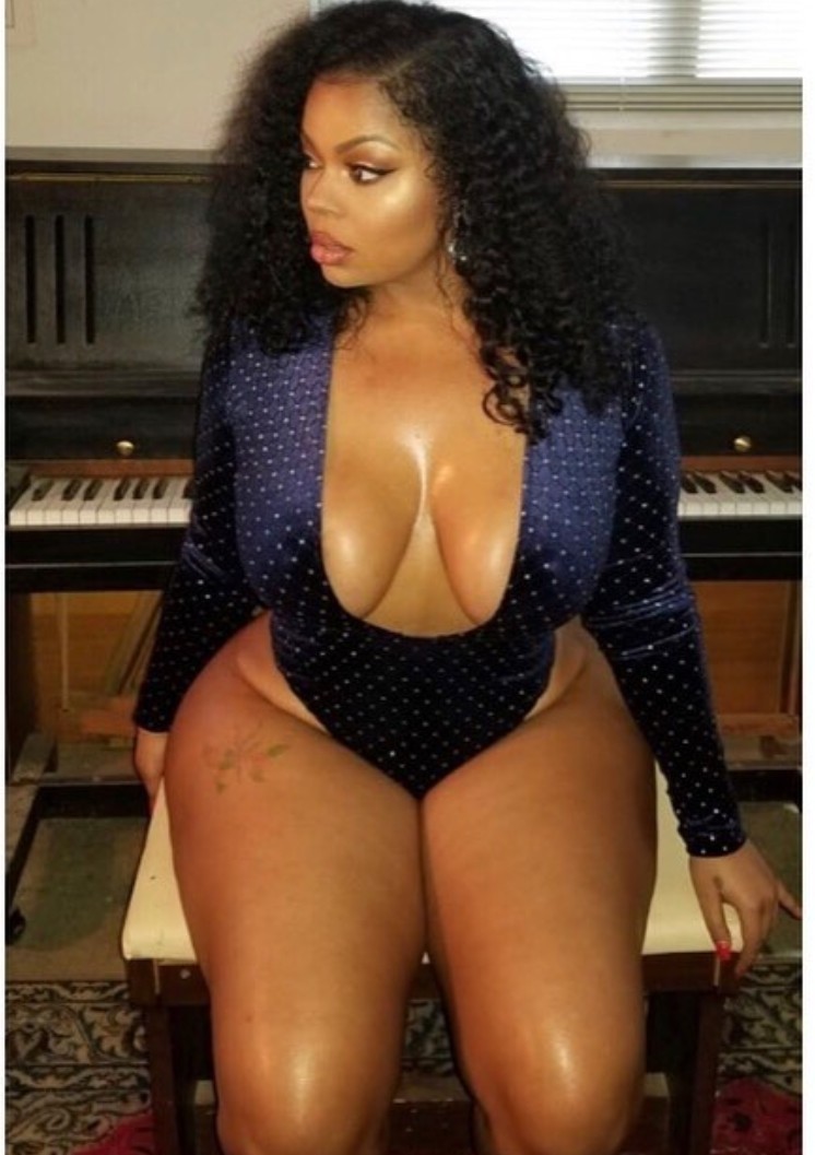 kingjazziedad:  kingjazziedad:  DeliciouslySexy. Curvy. BootiDelicious Mami…Ms