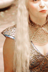 asoiaf/got meme » two outfits [2/2] » daenerys targaryen