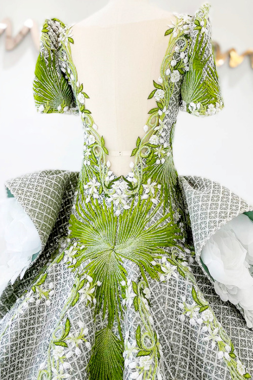 fashion-runways:MAK TUMANG ‘Frances’ Dress 2022 if you want to support this blog consider donating