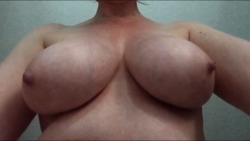 Dazi-Shut-Doon-Again:  Blogdb40:  Another Shot Of Her Beautiful Breasts.  Mmmm Spunk