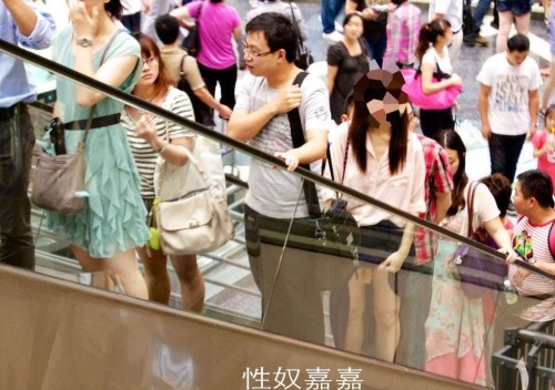 pinkfanny123: louis88888888: 真的好淫亂噢 上衣這麼透明，這樣子真的很羞恥啊！