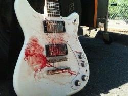 vampiremunny:  ieros-and-milk:  partypoisen-winchester:  everybody-keeps-scoring:  yesyerbluesme:  Frank’s guitar after the concert  oh god  What happened!?  Sometimes guitarists’ fingers start to bleed they play so hard for so long  This is actually
