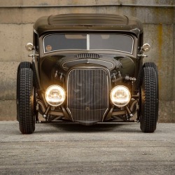 utwo:  1929 Ford highboy chopped sedan ©