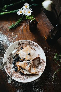  » Cinnamon Pancakes with Cream & Blueberries