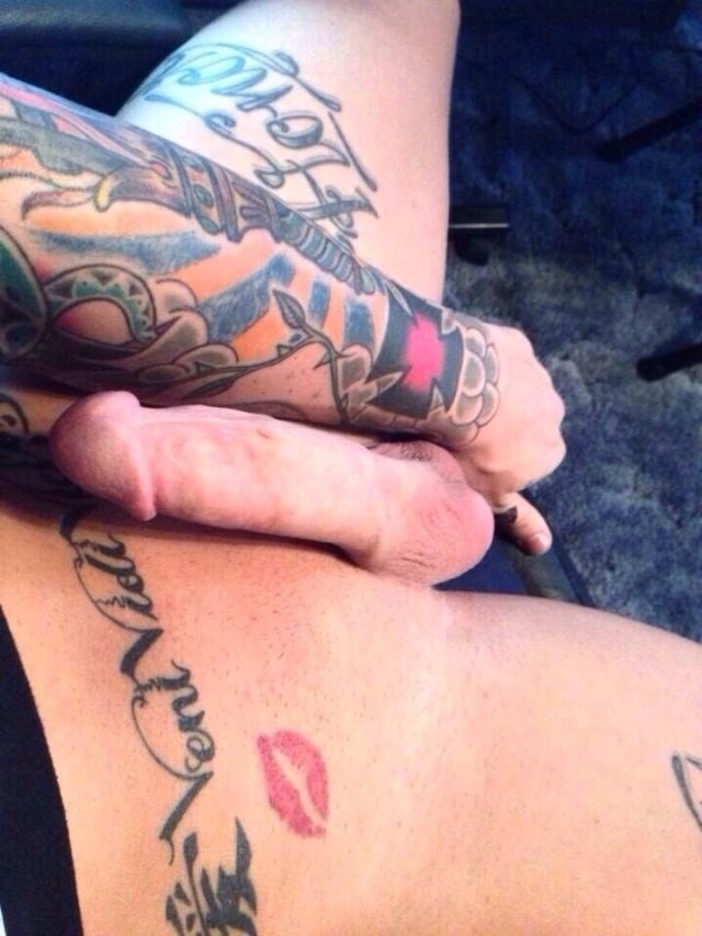 biblogdude:  Damn my kinda man.. tatted, sexy as fuck and always hard and ready!