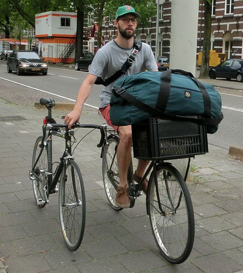 bicycle-amsterdam:  Guy transporting racing bike and enormous bag on his crate bike. Downtown, Amste