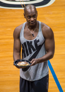 zumainthyfuture:  nbaoffseason:  eltigrechico:  northstar78:  Dave Chappelle finished his week long run in Minneapolis Saturday night with a charity basketball event at the Target Center. And yes, they served pancakes while Chappelle as Prince played