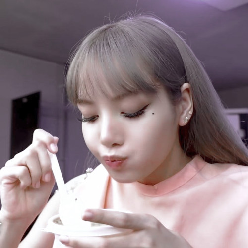 ___ Let Me Toast The Girl I Love The Most... LALISA MANOBAN !! ! !!