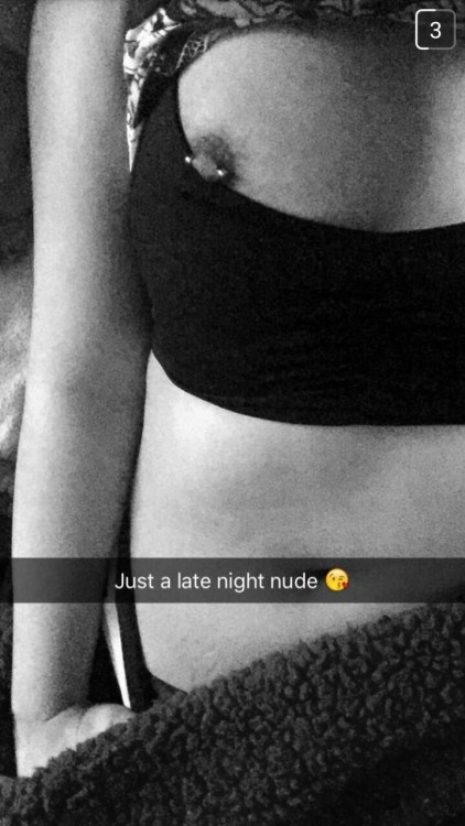 girlsgonesnapchat:  Peek-a-boo