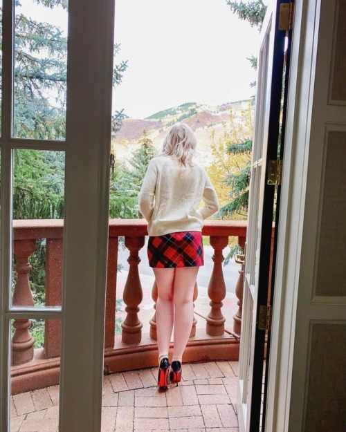 Lovely view waking up at the @stregisaspen ! #highheels #130mm #redbottoms #christianlouboutin #reds