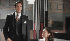 nataliedomrer:I seem to have a habit of losing people close to me. Perhaps losing is too nice a word