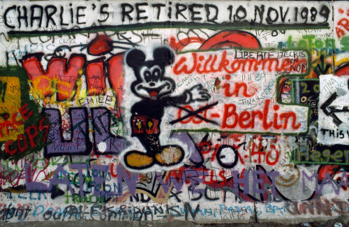 soldiers-of-war:GERMANY. November 1989. Fall of the Berlin Wall. West German soldiers atop the Wall 