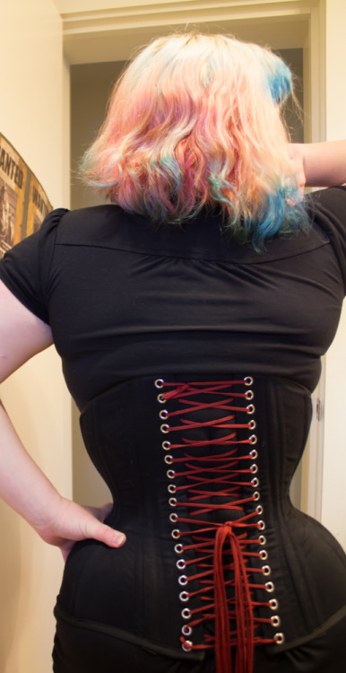 underbust:  tightfan:  underbust:  Corset + no corset.   o my…. best of the best   Googling yourself can result in blasts from the past. ^_^