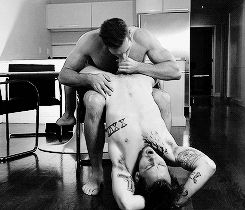 3leapfrogs:  cumandworship:  Alex Mecum bends Colton Grey   3leapfrogs| •=• •=•