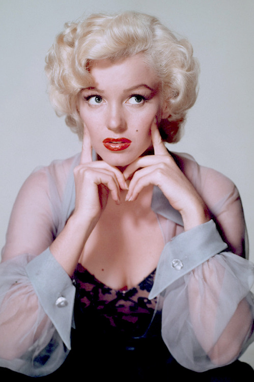 ourmarilynmonroe:  Marilyn Monroe photographed Nickolas Muray, 1952.