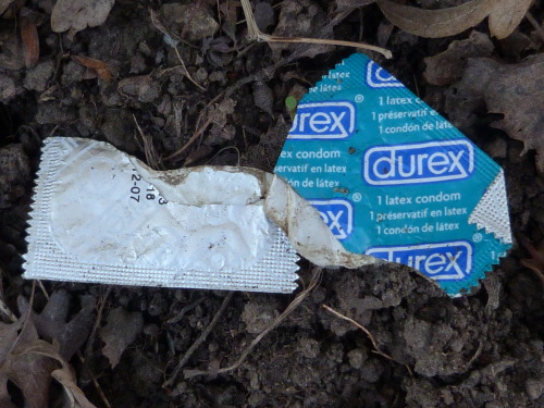 throwncondom:Parking du plan incliné de Ronquière en mars 2014…  Jolie récolte…  mais malheureusemen