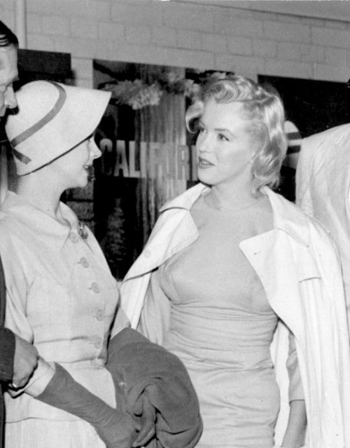 Vivien Leigh meets Marilyn upon her arrival in England to film...