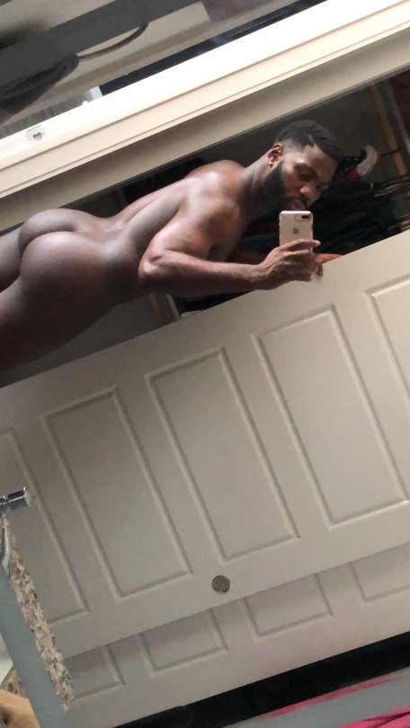 plutoworldsblog:  SHORTY GOT ASS!!!!
