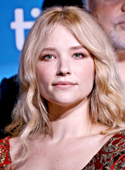 HALEY BENNETTattends the ‘Magnificent Seven’ press conference at the 2016 Toronto Film Festival (September 8, 2016)   #haley bennett#breathtakingqueens#flawlessbeautyqueens#thequeensofbeauty#dailywomen#public appearance#2016