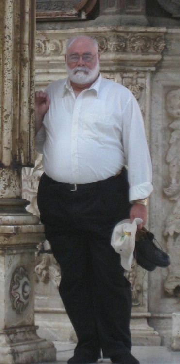 silverpapabears: silverbadbear: Handsome Very handsome indeed