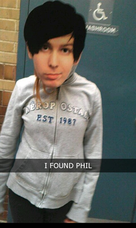 fansoftyleroakley:  TWO GIRLS CAME TO SCHOOL WEARING THE DAN AND PHIL MASKS IM DIEING
