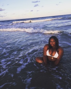 blvck–empress:  Beach Day 🐚🌅 