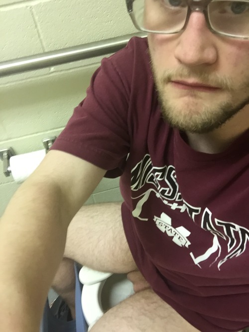 toiletsharks:  poop selfie