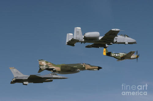 risinginsurgency:  The F-4 Phantom doesn’t get enough love, so here.   Nice heritage flight