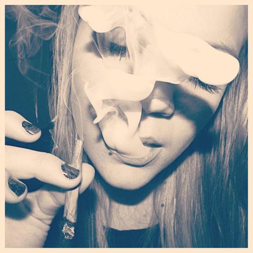 fuckingtwatsucker:  smoke is so pretty 