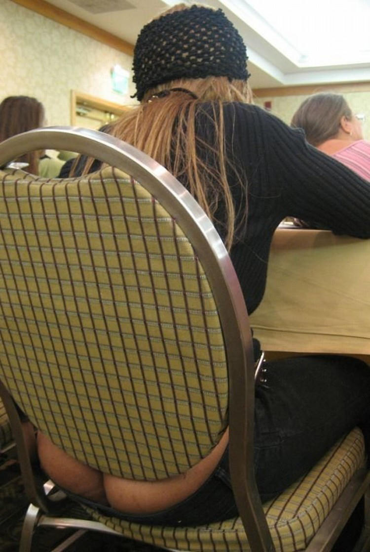buttcrackbabes4:  Huge buttcrack straight ahead …
