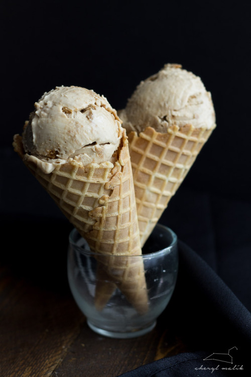 magicalfoodtime: (via Cookie Butter Earl Grey Ice Cream (Vegan) - 40 Aprons)