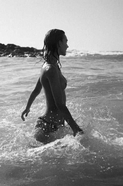 garden-of-the-goddesses:  Rachel Cookby Tim Swallow