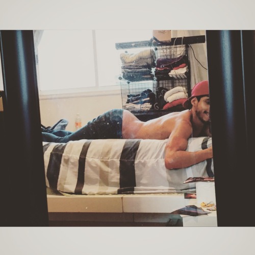 abrahamshehell:  Im not a bottom.