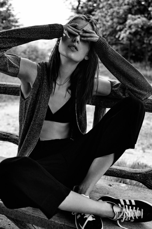 amy-ambrosio:  Julia Bergshoeff by Gregory Harris for Vogue Paris, August 2015. 