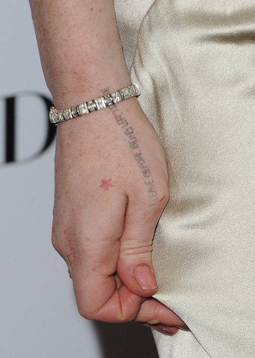 XXX fame-n-hand:  Lindsay Lohan  photo