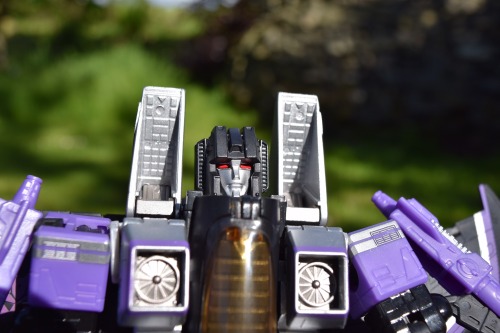 Takara Tomy Masterpiece MP-11SW SkywarpMy second Masterpiece (I’m beginning to see a pattern here&he