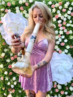 coralreefer420:My bong is my valentine 🥰💨Ok my husband is but these are cute