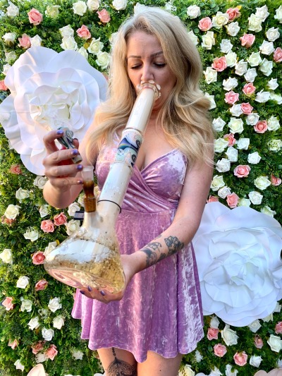 coralreefer420:My bong is my valentine 🥰💨Ok my husband is but these are cute