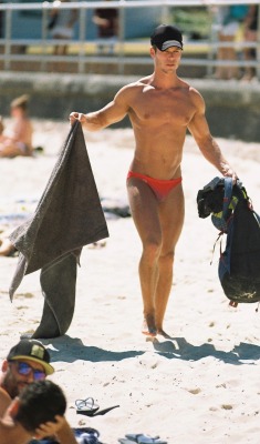 pecstacular:  Captain America on the beach