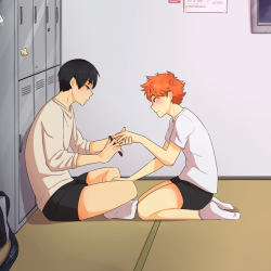 k-a-r-o-1221:   Kageyama doing his nails